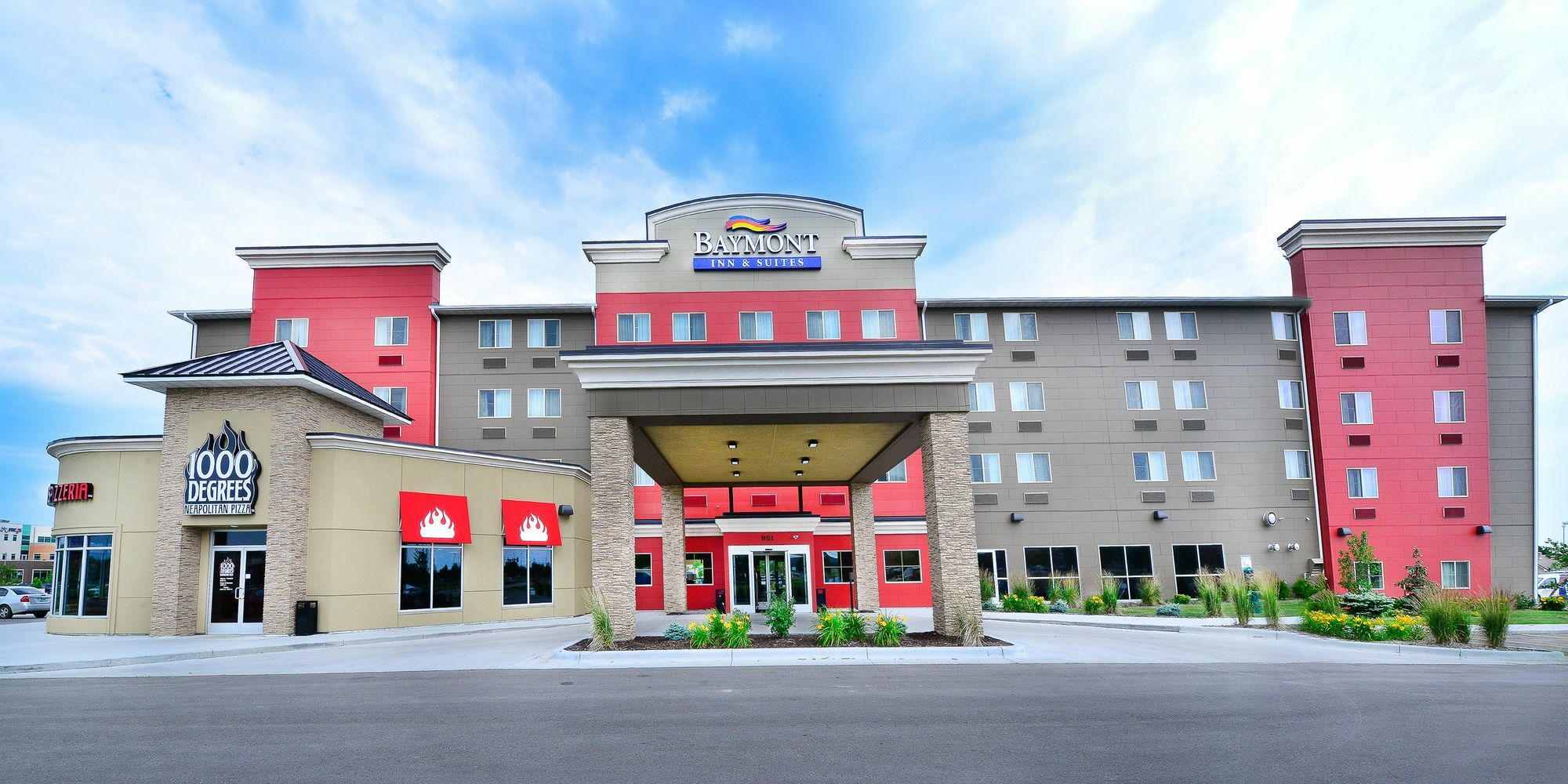 Baymont By Wyndham Grand Forks Hotel Exterior photo